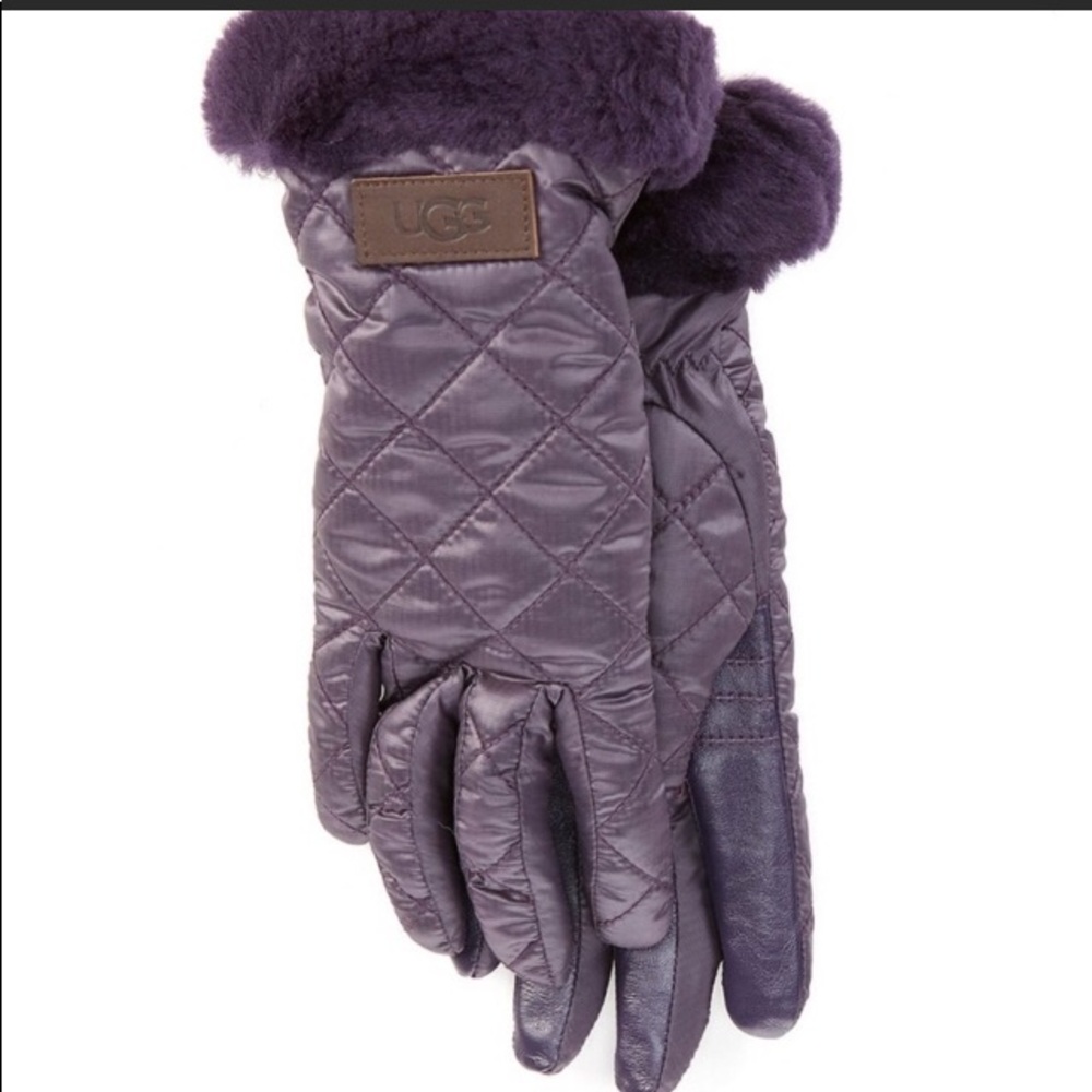 PRICE DROPPED ⬇️⬇️NWT Ugg gloves 🧤